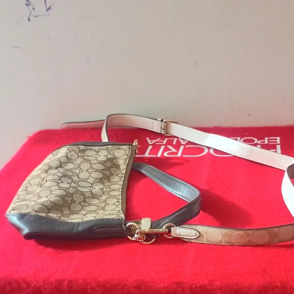 Coach Signature Tan and Brown Shoulder Bag - Picture 4 of 9